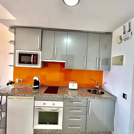 Spacious In Benalbeach With Sea Views アパート ベナルマデナ