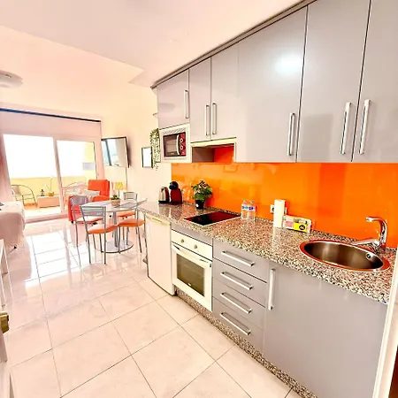 Appartamento Spacious In Benalbeach With Sea Views
